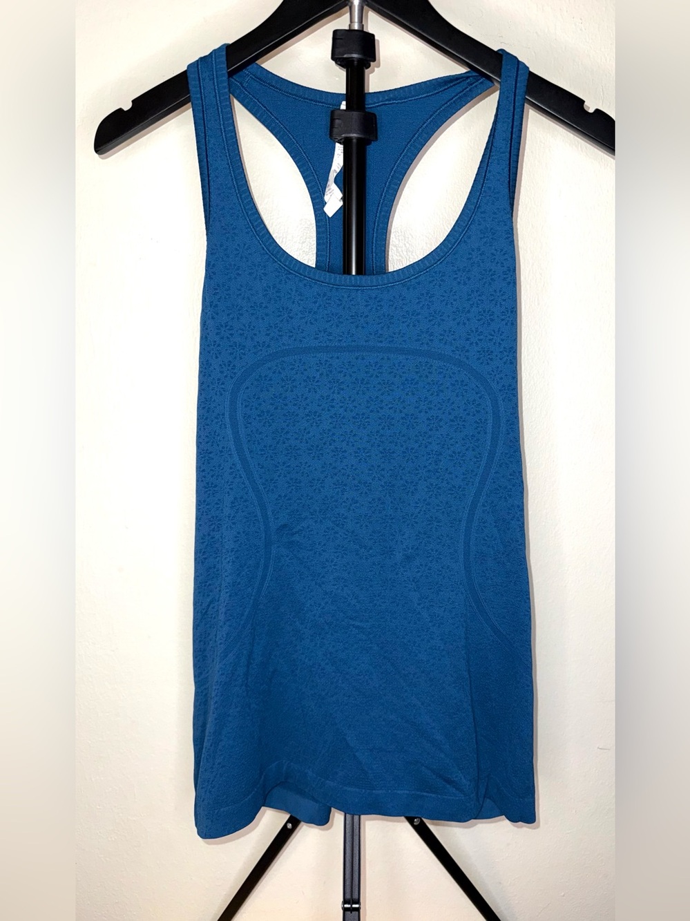 Lululemon Athletic Tank Top Blue Floral Pattern Racerback, size 12